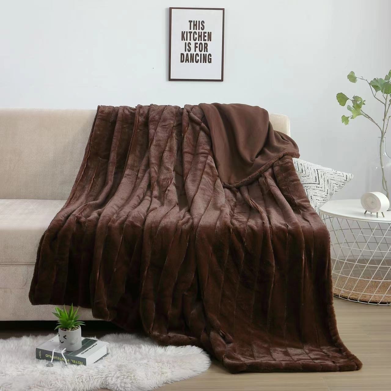Pătură Cocolino Pufoasă cu Blăniță - 200x230 cm, Microfibră Plusată Premium