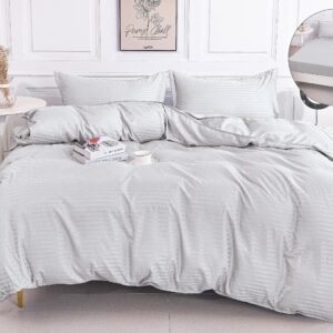 Lenjerie de pat dublu cu elastic 180x200 cm, realizată din microfibră premium cu țesătură tip damasc. Set 4 piese, confortabil, elegant și rezistent la utilizare zilnică. - Gri Deschis