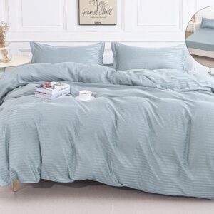 Lenjerie de pat dublu cu elastic 180x200 cm, realizată din microfibră premium cu țesătură tip damasc. Set 4 piese, confortabil, elegant și rezistent la utilizare zilnică. - Albastru Deschis