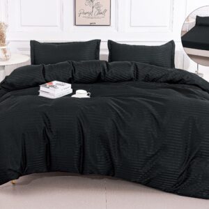 Lenjerie de pat dublu cu elastic 180x200 cm, realizată din microfibră premium cu țesătură tip damasc. Set 4 piese, confortabil, elegant și rezistent la utilizare zilnică. - Negru