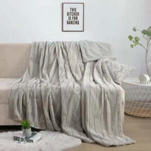 Pătură Cocolino Pufoasă cu Blăniță - 200x230 cm, Microfibră Plusată Premium - Gri Deschis