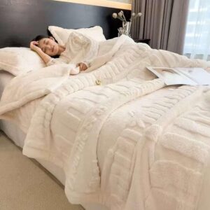 Pătură Pufoasă CuddleFluff | 200x230 cm | Crem